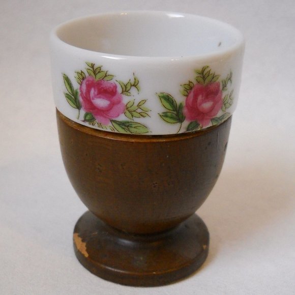 Egg Cup Pink Rose Flowers Green Leaves White Ceramic Pottery Brown Wood Vintage - Picture 1 of 8